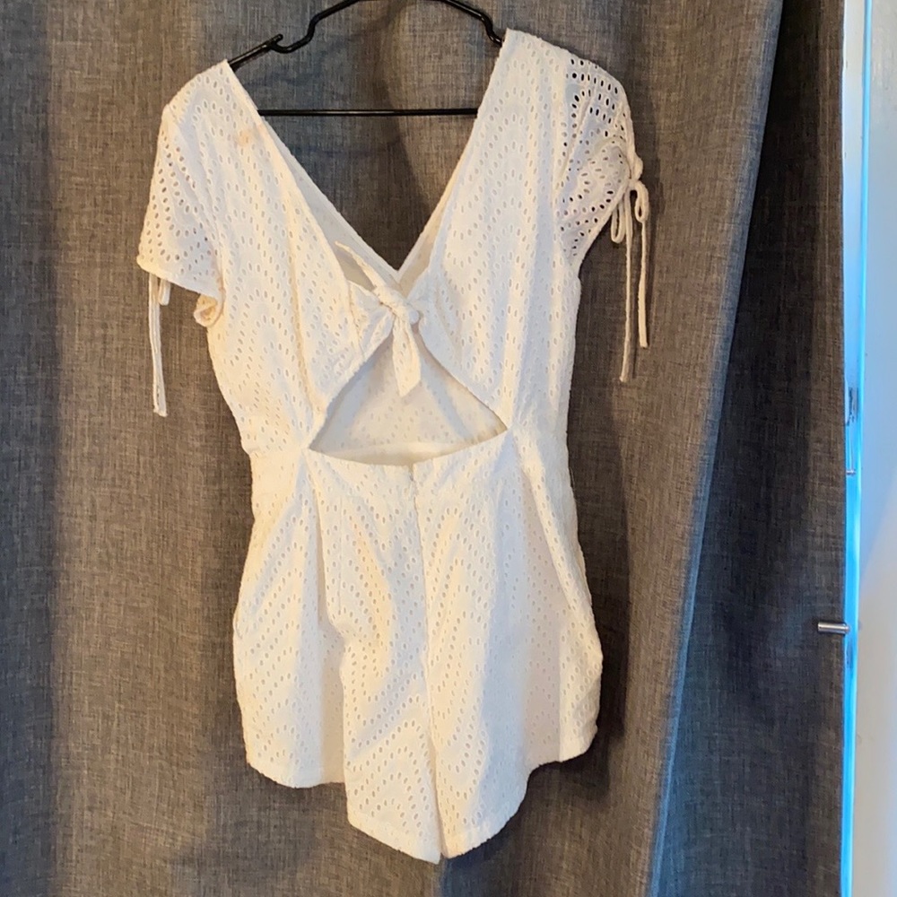 Express eyelet romper - Picture 2 of 4
